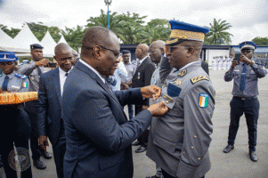 DEFENSE: CEREMONIE DE DECORATION DE 1627 GENDARMES ET PERSONNELS CIVILS A L’ECOLE DE GENDARMERIE D’ABIDJAN